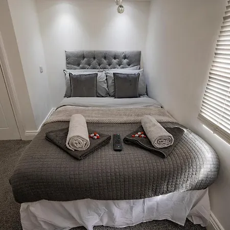 Roscoe House 4 Double Workstays Uk Video Tour Available