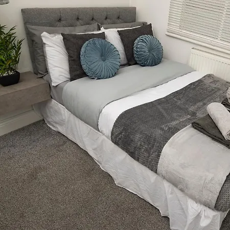 Roscoe House 4 Double Workstays Uk Video Tour Available *