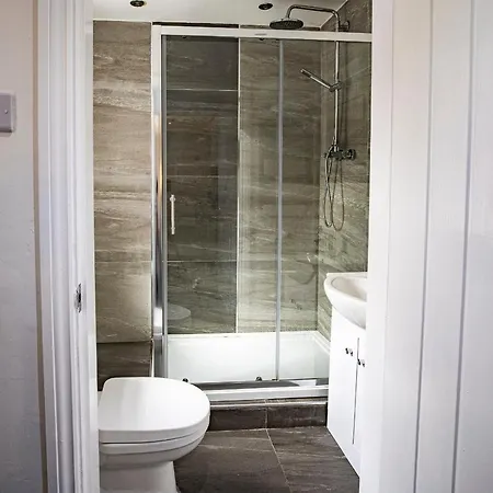 Roscoe House 4 Double Workstays Uk Video Tour Available